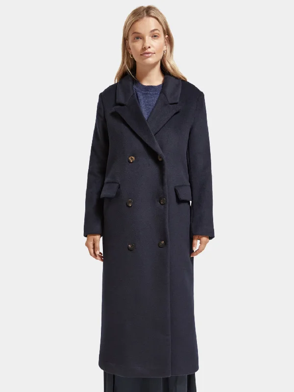 Double-breasted wool coat performance