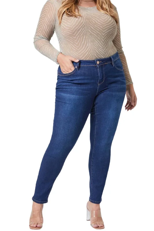 Junior Plus Wannabettabutt Mid-Rise Skinny Jean In Dark Indigo Luxurious Women's High -  end