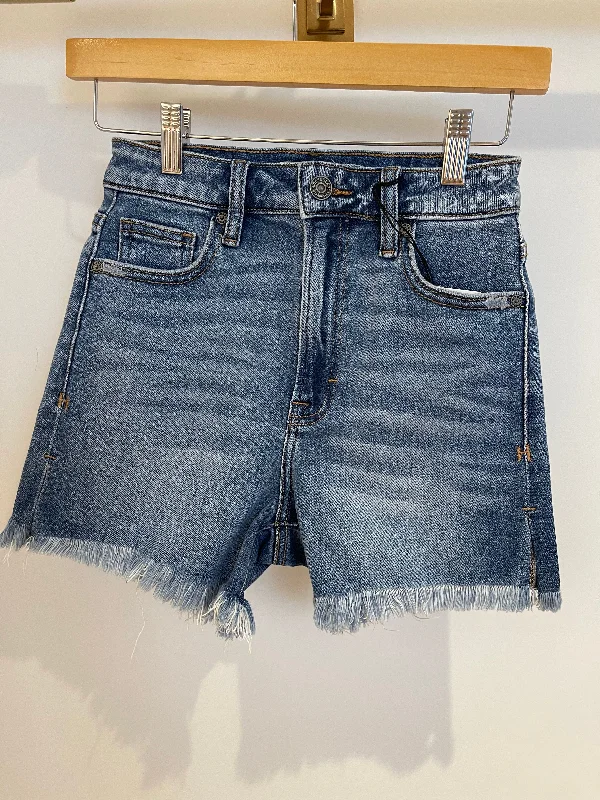 Medium Blue Wash Stretch Frayed Mom Shorts Sporty Women's Tennis