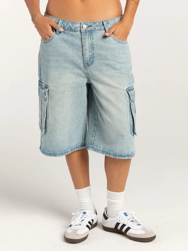 Mid-Rise Waist Denim Shorts with Pockets Edgy Women's Punk