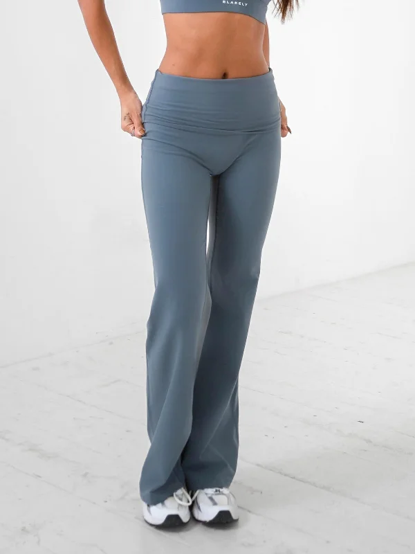 Reform Yoga Pants - Storm Blue Street