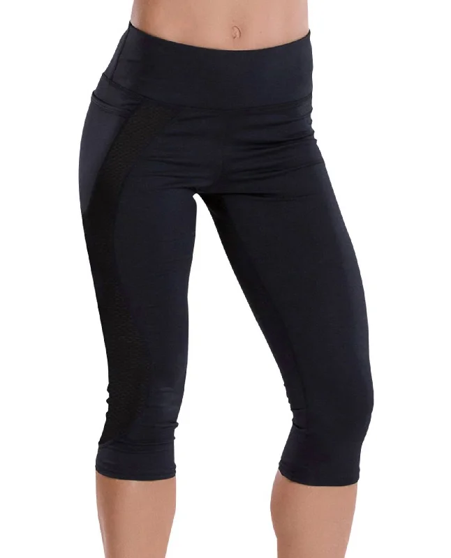 Moonlit Capri Leggings In Black