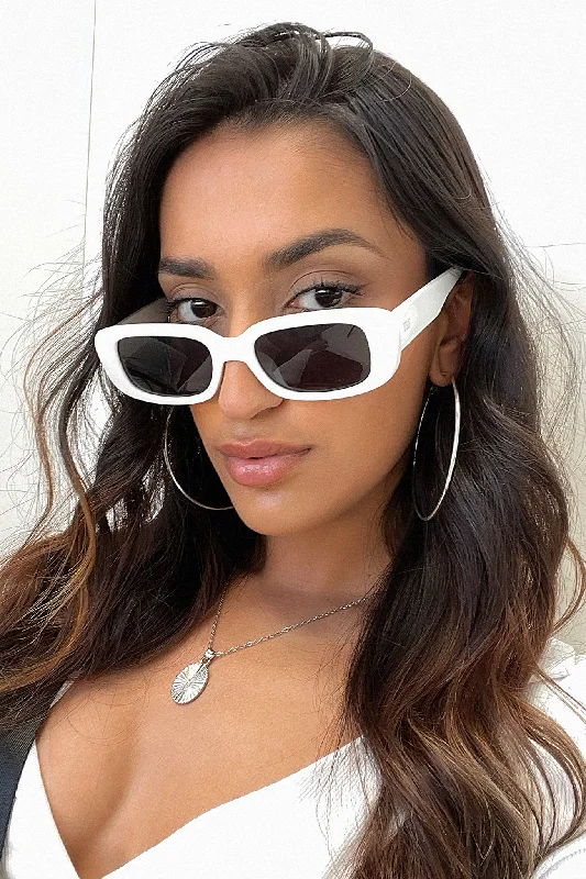 Odysey Sunnies - White Country